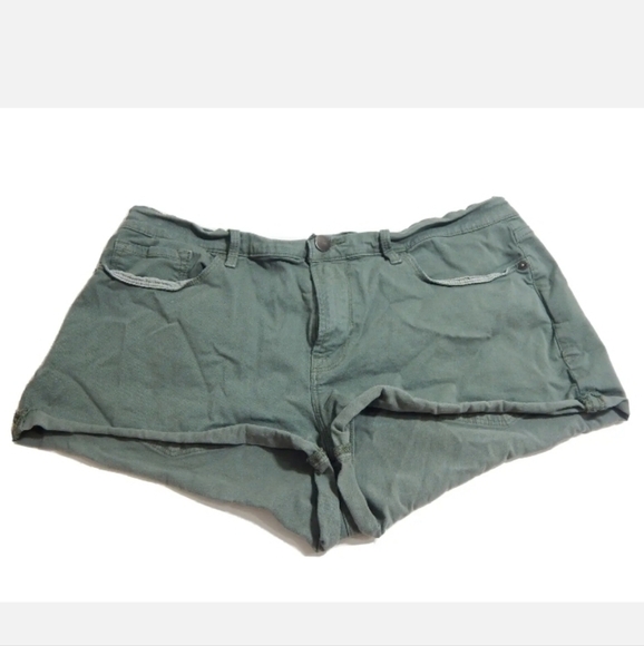 Frame Denim Le Cutoff Rolled Hem Shorts - Picture 1 of 4